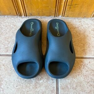 Ohana Hatake Surippa Ohana “Caviar” Slide Sandals Size  Men’s 7, women’s 8.5